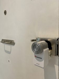 cerradura inteligente con soporte a medida